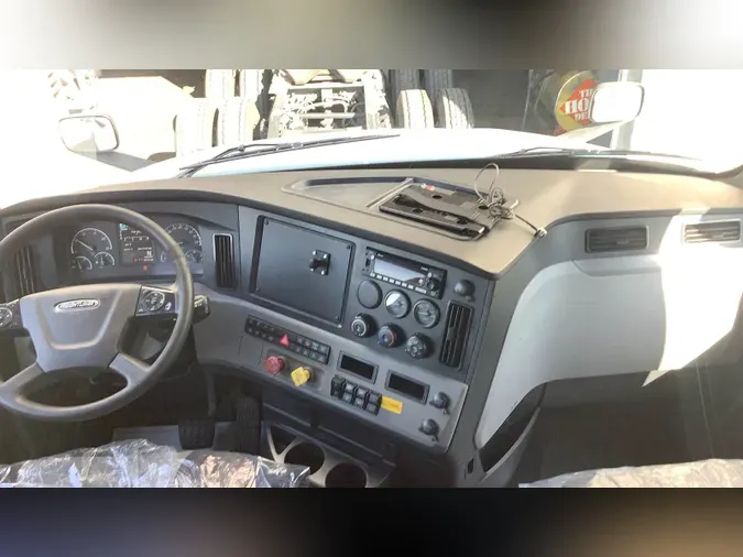 2020 Freightliner Cascadia 126