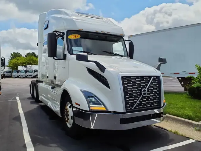 2019 VOLVO VNL64T-760