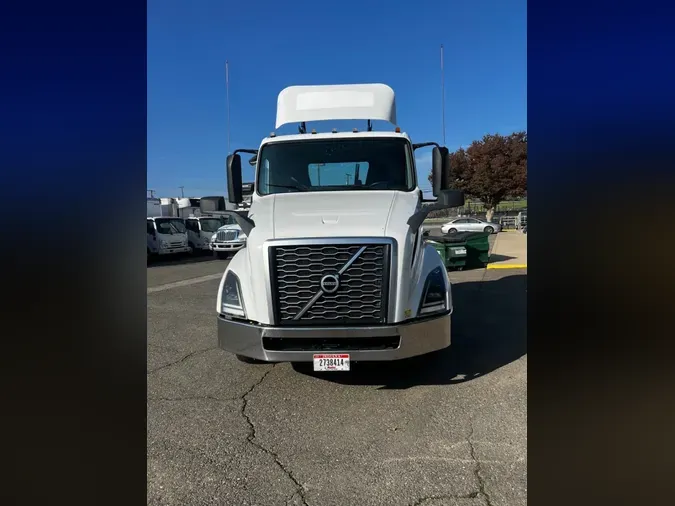 2019 VOLVO VNL64T-300