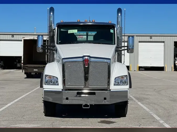 2025 Kenworth T880