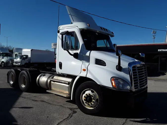 2017 FREIGHTLINER/MERCEDES CASCADIA 113