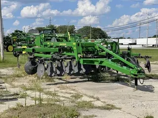 2013 JOHN DEERE 2700