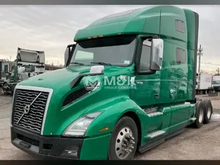 2021 VOLVO VNL64T760