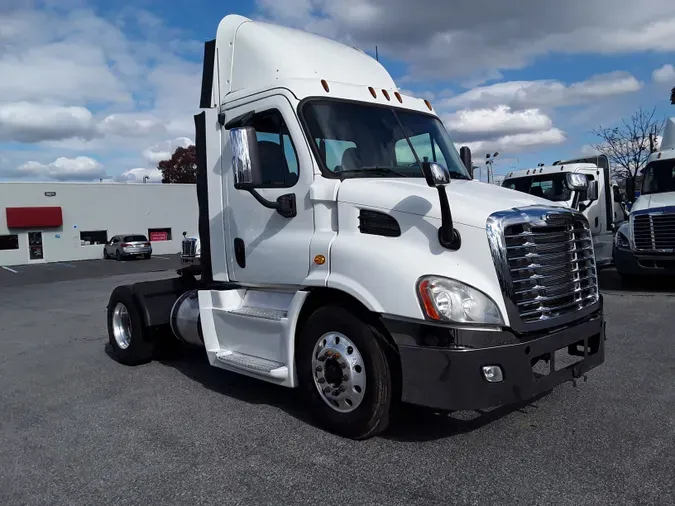 2016 FREIGHTLINER/MERCEDES CASCADIA 113