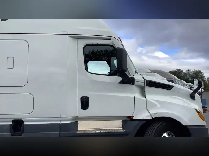2022 Freightliner Cascadia 126