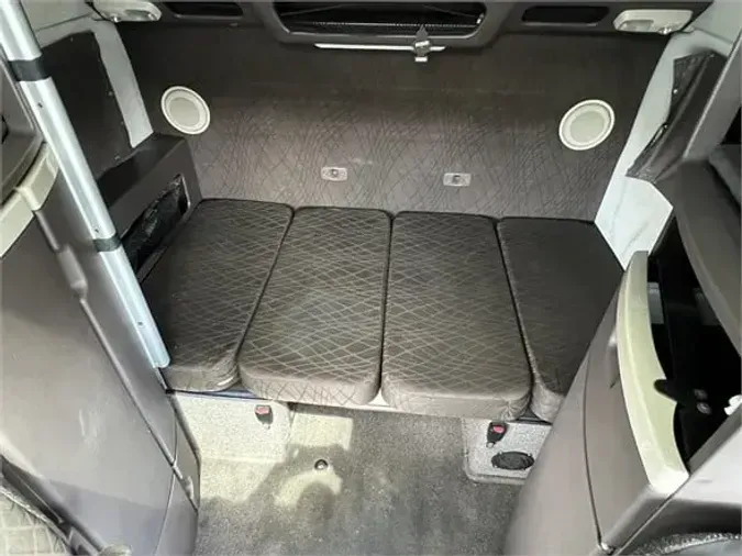 2013 VOLVO VNL64T780