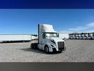 2018 Volvo VNL300