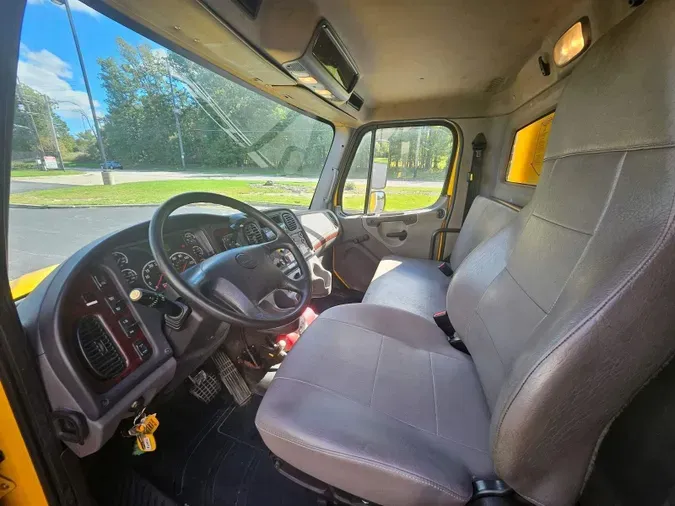 2018 Freightliner Business Class M2 106