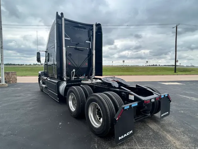 2025 MACK AN64T70