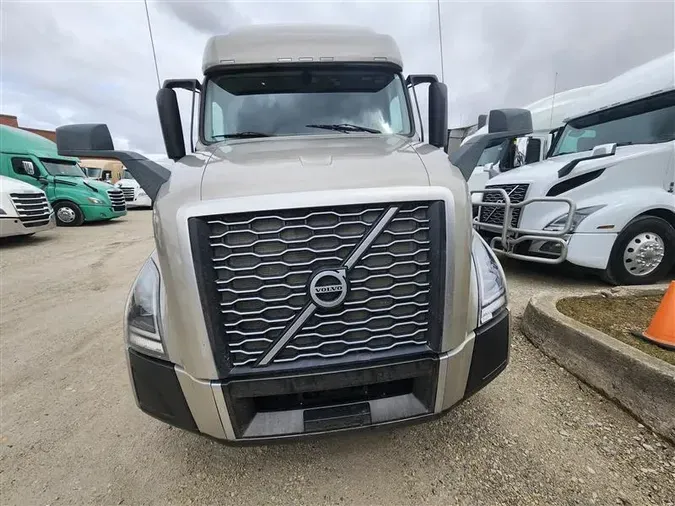 2020 VOLVO VNL760