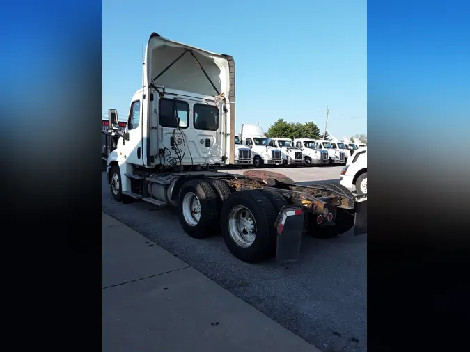 2016 FREIGHTLINER/MERCEDES CASCADIA 125