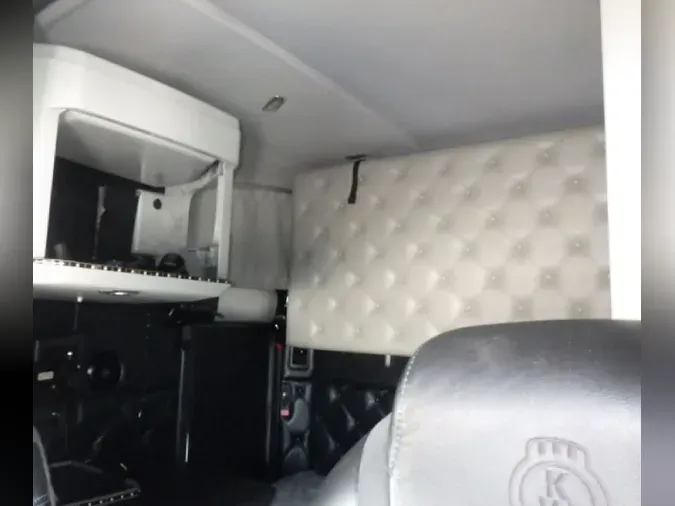 2021 KENWORTH W990