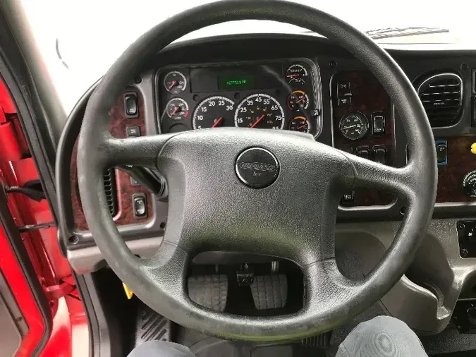 2017 Freightliner M211264S