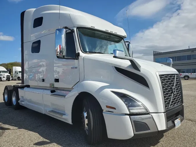 2020 VOLVO VNL760