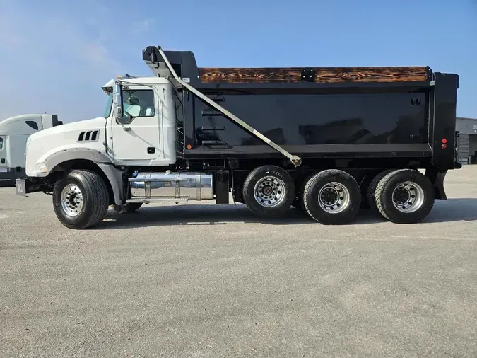 2016 MACK GU803