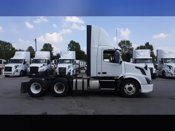 2016 Volvo VNL300