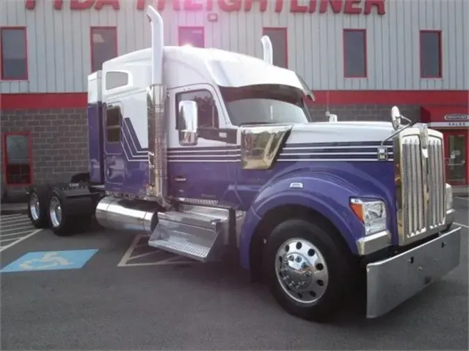 2020 Kenworth W990