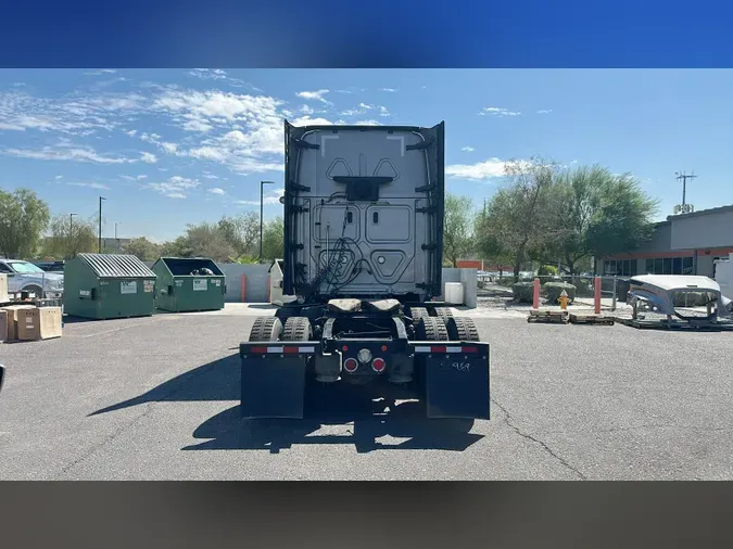 2020 Freightliner Cascadia 126