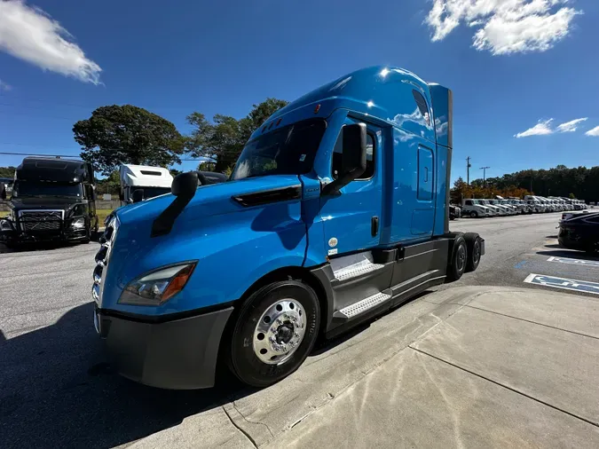 2021 Freightliner Cascadia 126