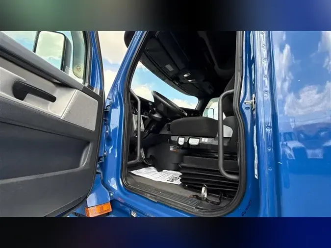 2019 FREIGHTLINER CA126