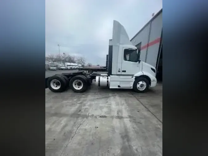 2018 VOLVO VNL64T-300