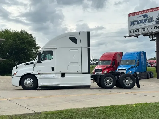 2022 FREIGHTLINER Cascadia 126163d277bd53c0b4f86d52f9ce55fc289