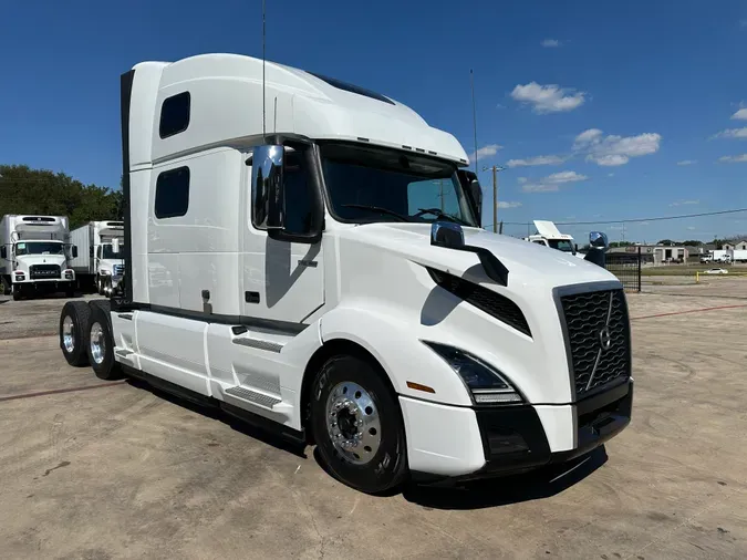 2023 VOLVO VNL64T860