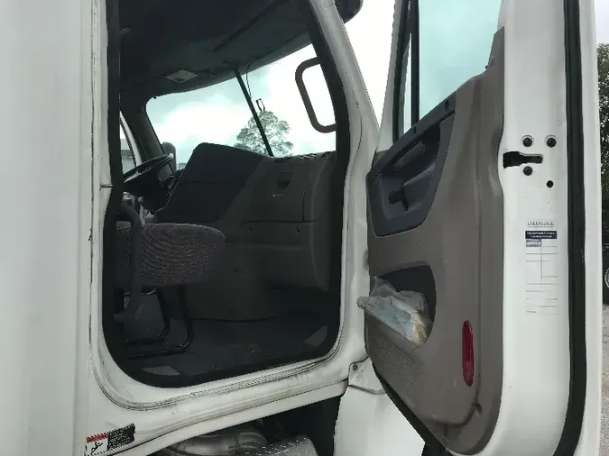 2016 Freightliner X12564ST