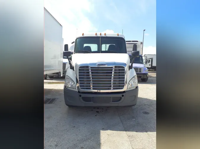 2016 FREIGHTLINER/MERCEDES CASCADIA 113