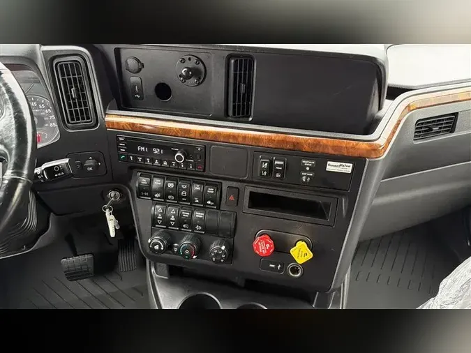 2021 FREIGHTLINER CA126