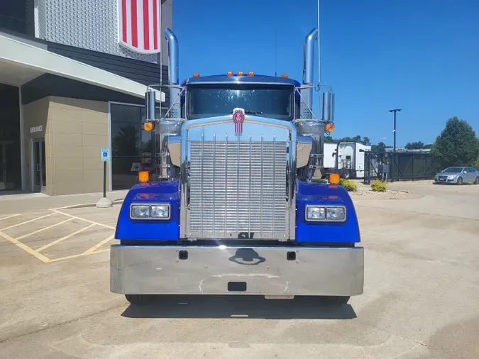 2025 Kenworth W900L