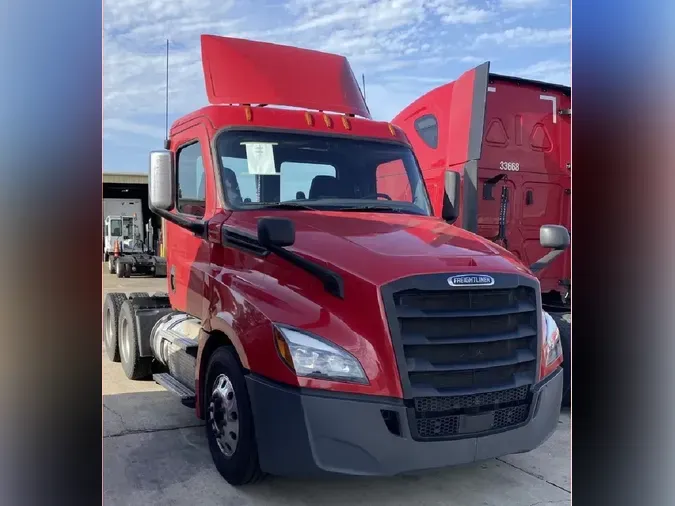 2020 FREIGHTLINER Cascadia 126