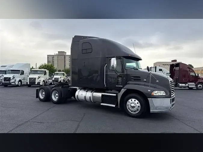 2017 MACK CXU613