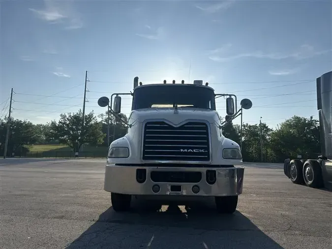 2016 MACK CXU613