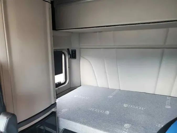 2023 PETERBILT 579