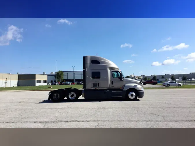2022 International LT