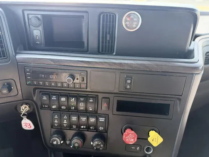 2023 International LT625