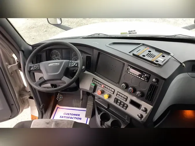 2021 Freightliner Cascadia 126