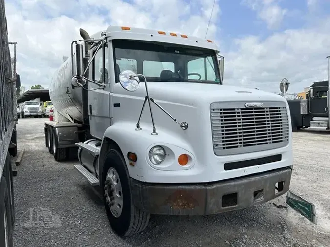 2003 FREIGHTLINER FLC112