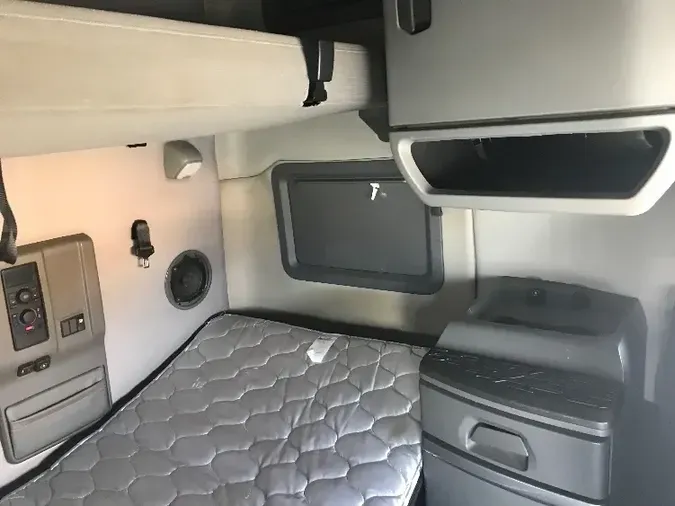 2019 Volvo VNL64760