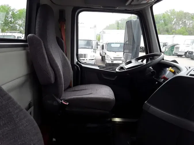 2019 VOLVO VNL64T-300