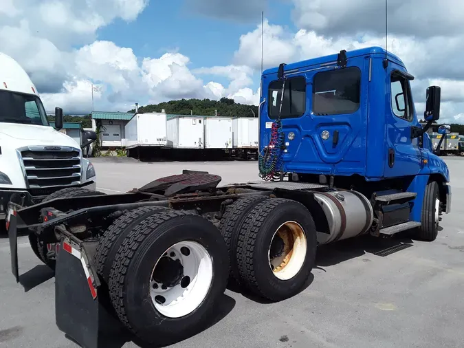 2018 FREIGHTLINER/MERCEDES CASCADIA 125