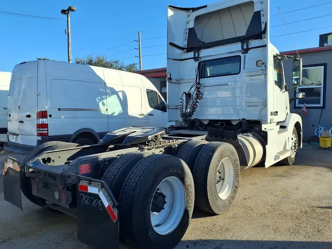 2018 VOLVO VNL64TRACTOR