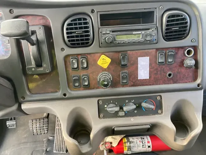 2014 FREIGHTLINER/MERCEDES M2 106
