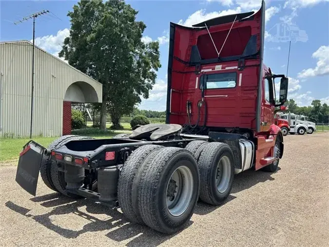 2020 VOLVO VNR64T300