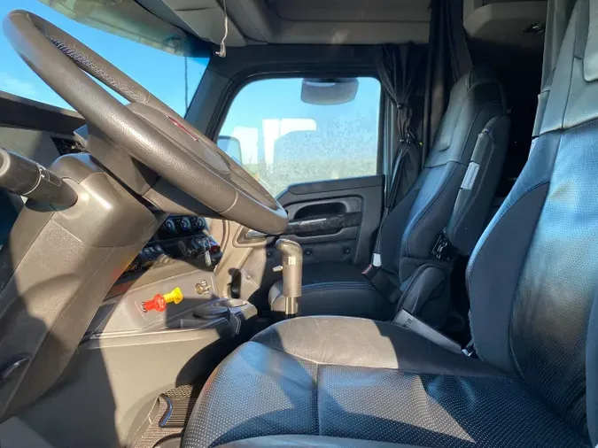 2024 Kenworth W990