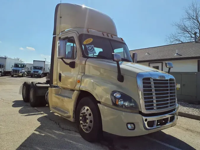 2019 FREIGHTLINER/MERCEDES CASCADIA 125