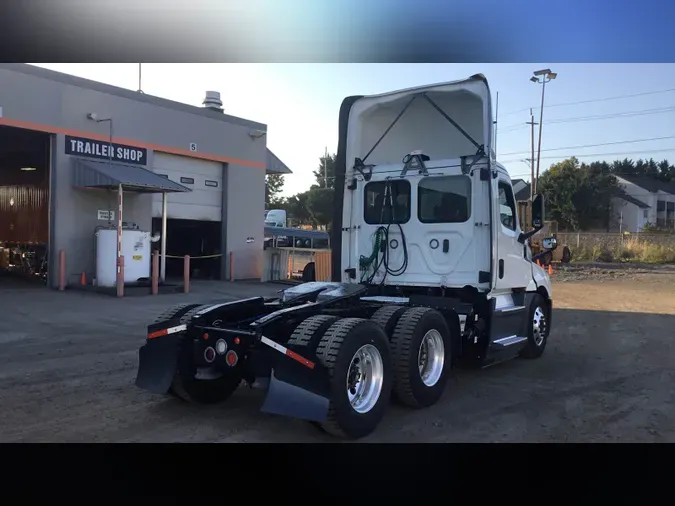 2019 Freightliner Cascadia 126