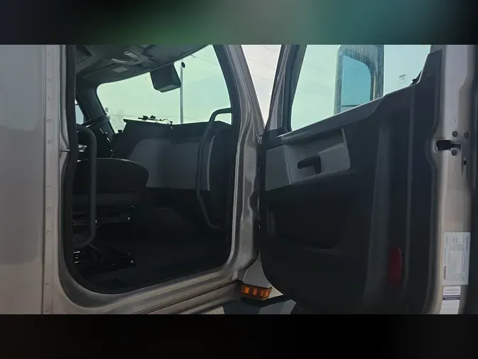 2022 Freightliner Cascadia 126