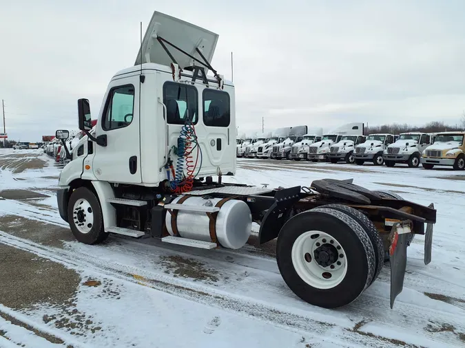 2016 FREIGHTLINER/MERCEDES CASCADIA 113